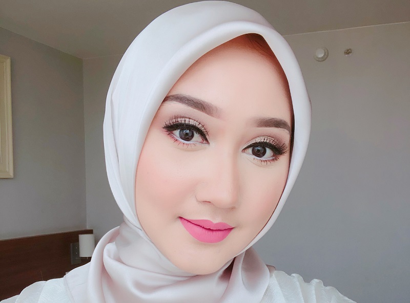 Make Up Kondangan Berjilbab