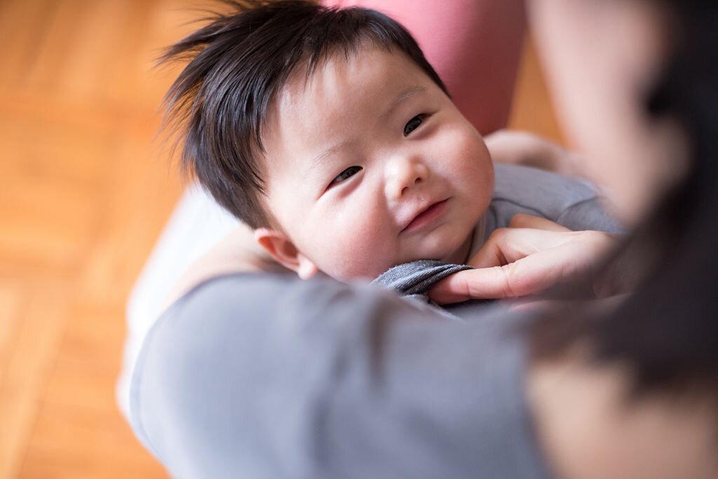 cara menyusui bayi agar tidak gumoh