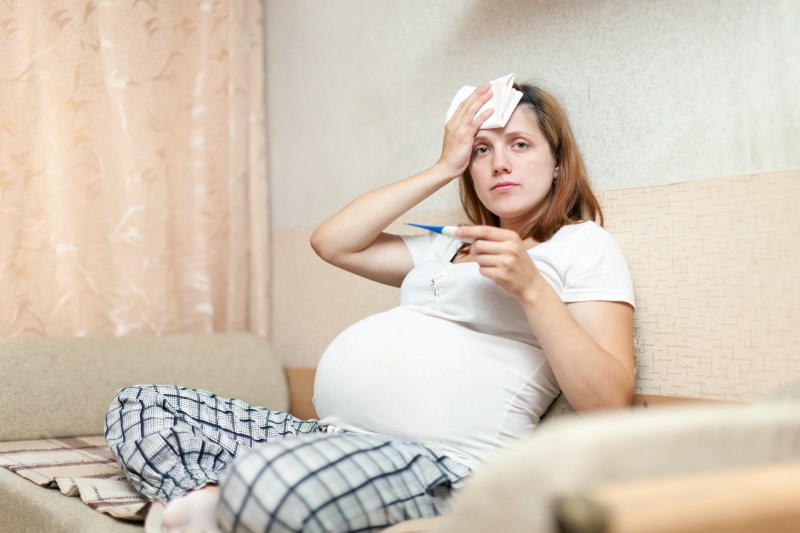 Moms Wajib Tahu! Inilah Penyebab Keracunan Saat Hamil