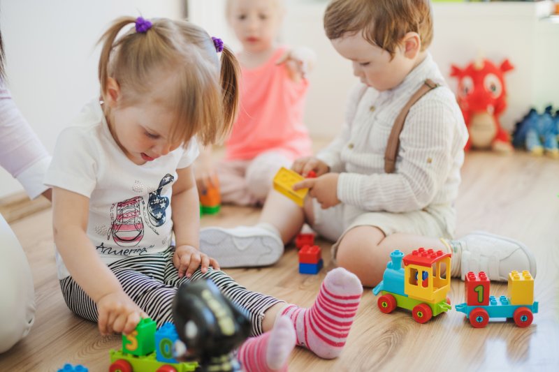 Pahami Tanda Usia Tepat untuk Mendaftarkan Anak ke Sekolah Moms