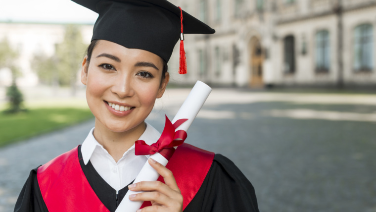 Langkah Mudah Melakukan makeup Wisuda Sendiri dengan Hasil Natural