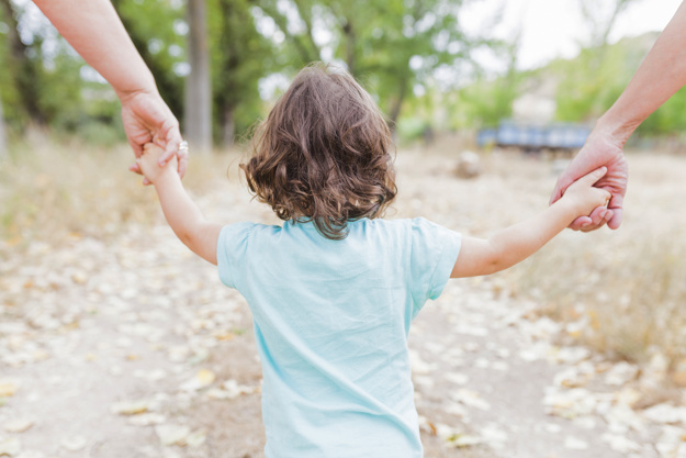 Mengenal Tipe Helicopter Parenting dan Apa Efeknya pada Anak