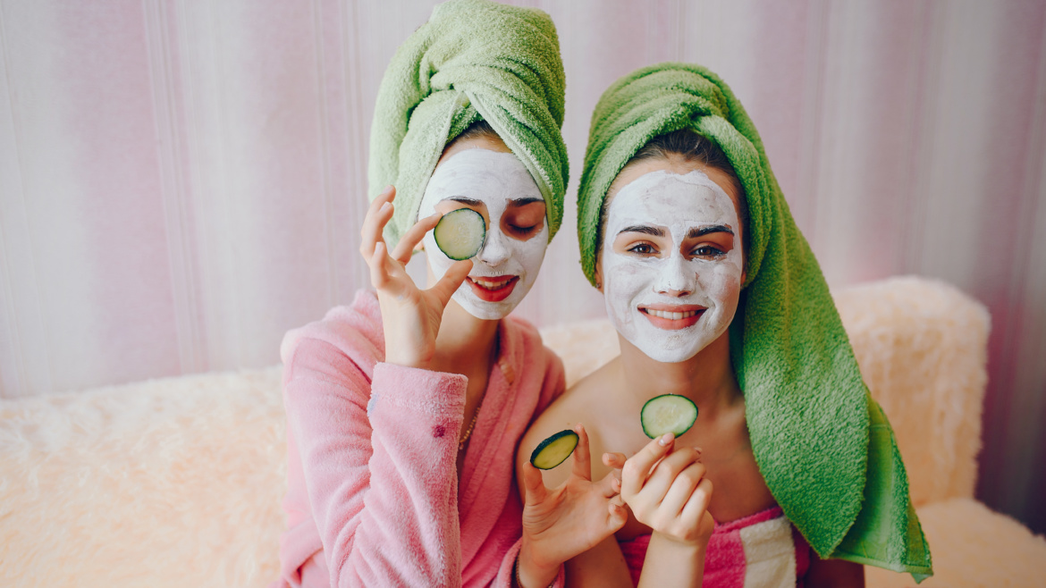 7 Masker Alami untuk Wajah Kusam yang Bisa Dibuat di Rumah Moms