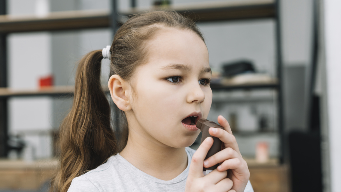 Moms Perlu Waspada! Ketahui Gejala Infeksi Saluran Pernapasan Akut pada Anak