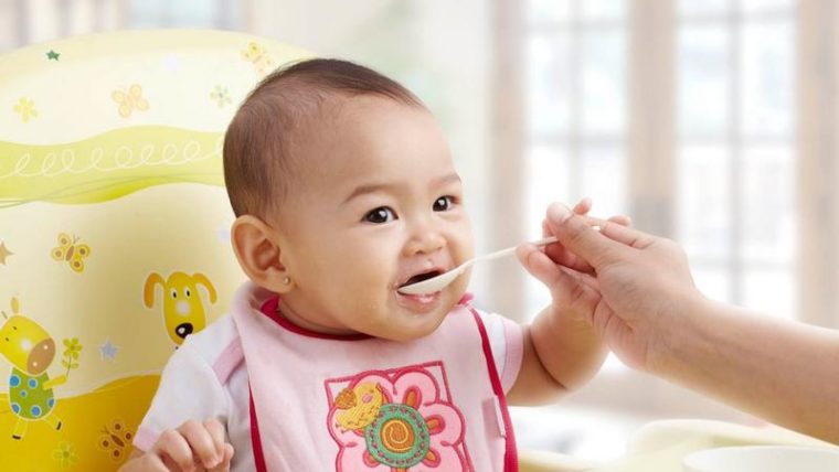 Si Kecil Berusia 6 bulan? Coba Beri Makanan MPASI Pertama untuk Bayi!