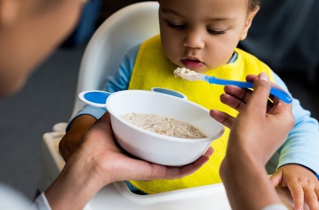 Moms Perlu Tahu Daftar Makanan MPASI yang Baik Untuk Bayi 6 Bulan