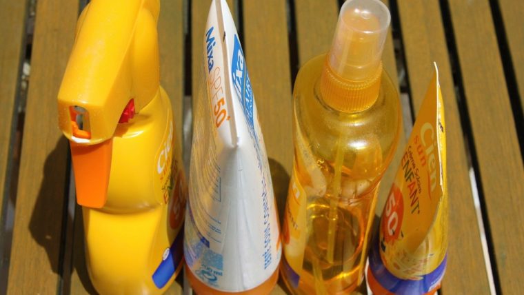 Jangan Takut Matahari Lagi, Gunakan Sunblock untuk Wajah Terbaik Ini Moms