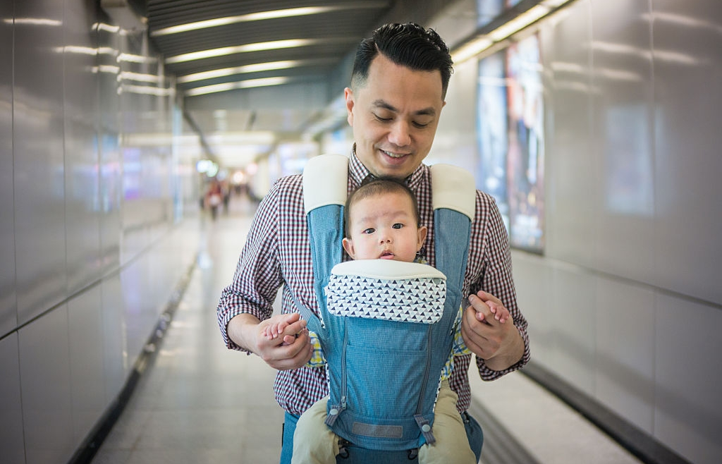 Rekomendasi Gendongan Bayi Kain yang Ergonomis dan Sehat untuk si Kecil