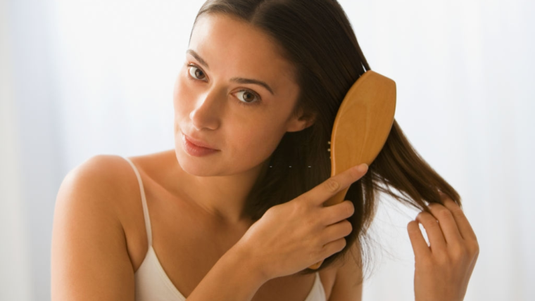 Moms, Sudah Coba Cara Menebalkan Rambut dengan Santan Berikut Ini?