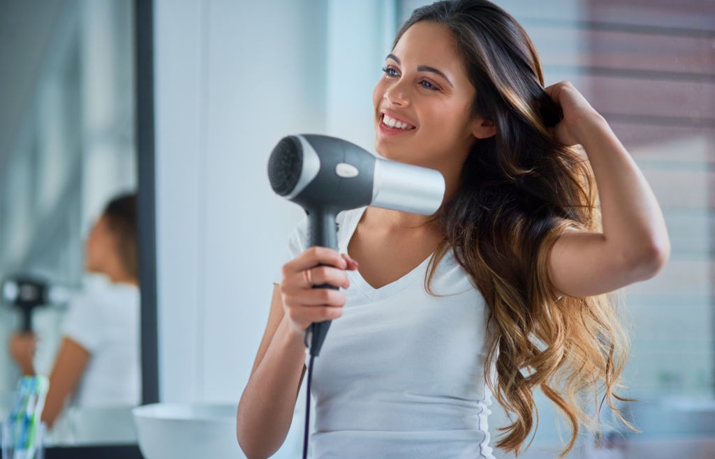 Begini Cara Menebalkan Rambut Ibu Menyusui yang Bisa Moms Lakukan