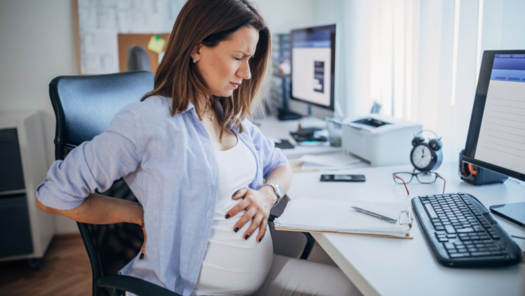 Ini Dia Cara Mudah Obati Sakit Pinggang Bawah yang Bisa Moms Coba