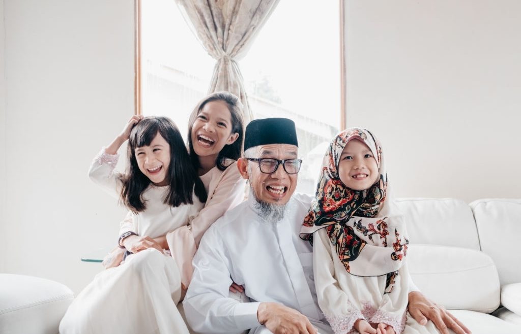 3 Cara Mendidik Anak Perempuan Menurut Islam Mengikuti Cara Rasulullah