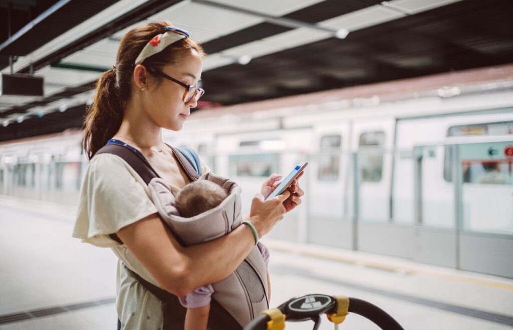 Ingin Pakai Gendongan Bayi Samping? Pertimbangkan Dulu Keunggulan dan Kekurangannya