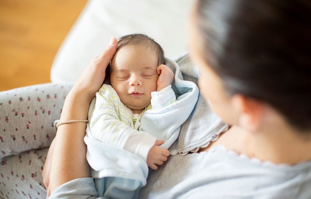 Memilih Gendongan Bayi Baru Lahir Ada Caranya, Moms! Ini Penjelasannya